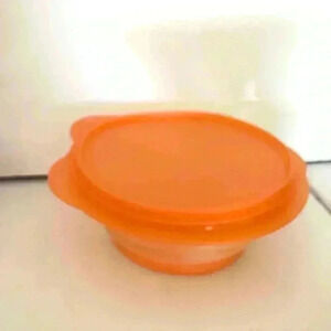VTG TUPPERWARE ORANGE 4 CUP FLAT OUT COLLAPSIBLE BOWL WITH LID